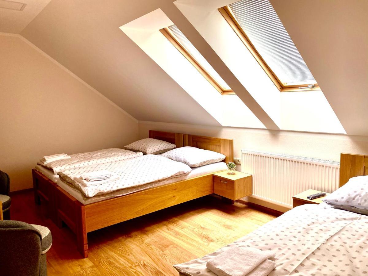 Penzion Pod Tureckom Hotell Trenčianske Bohuslavice Exteriör bild