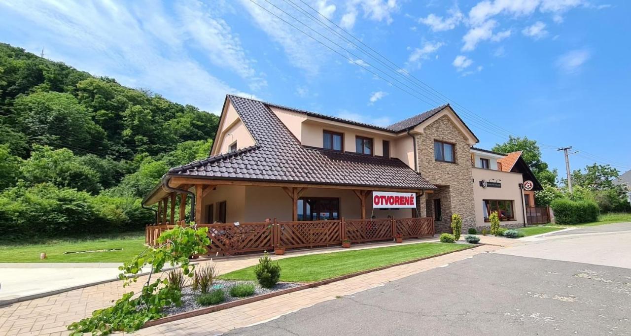 Penzion Pod Tureckom Hotell Trenčianske Bohuslavice Exteriör bild