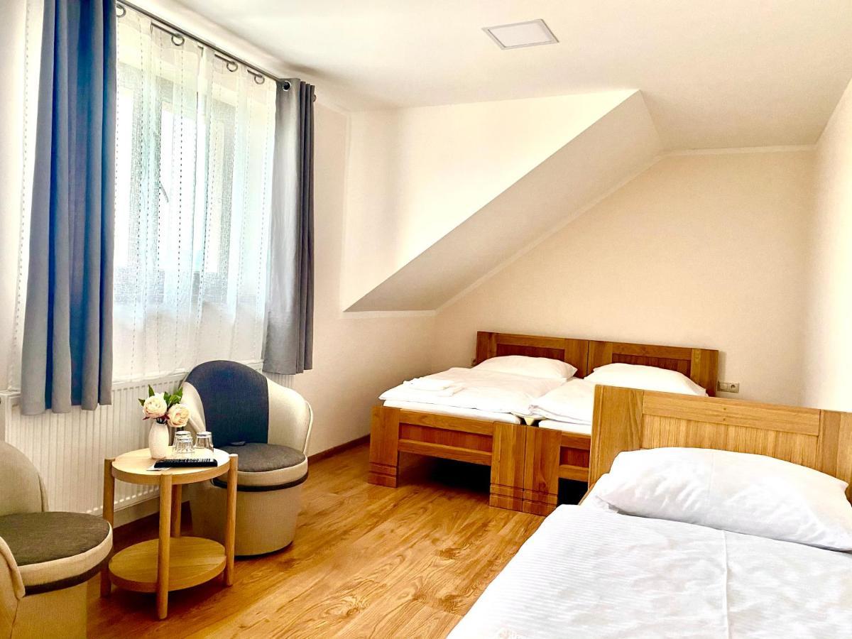 Penzion Pod Tureckom Hotell Trenčianske Bohuslavice Exteriör bild