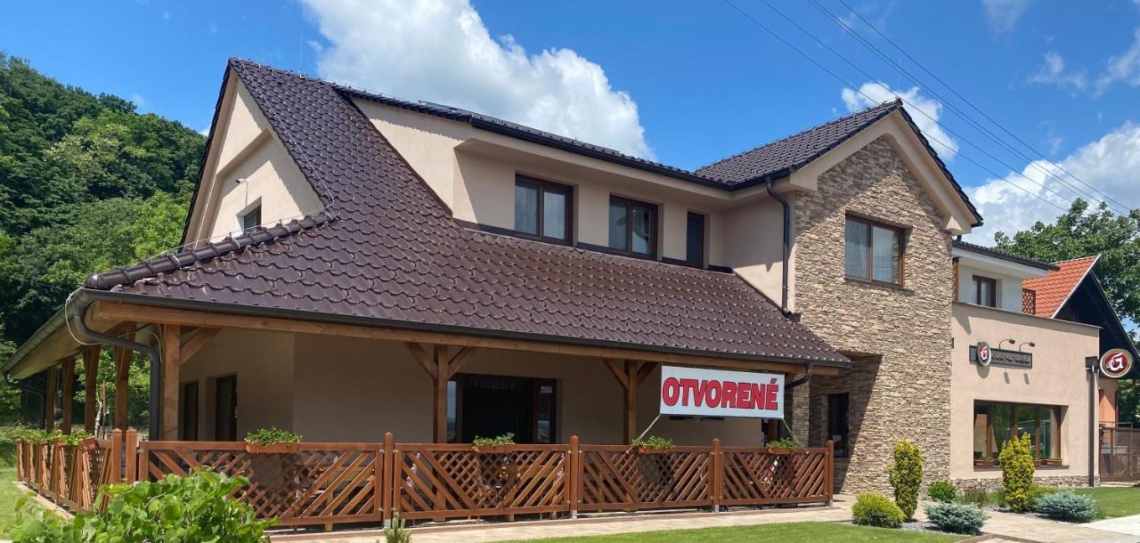 Penzion Pod Tureckom Hotell Trenčianske Bohuslavice Exteriör bild