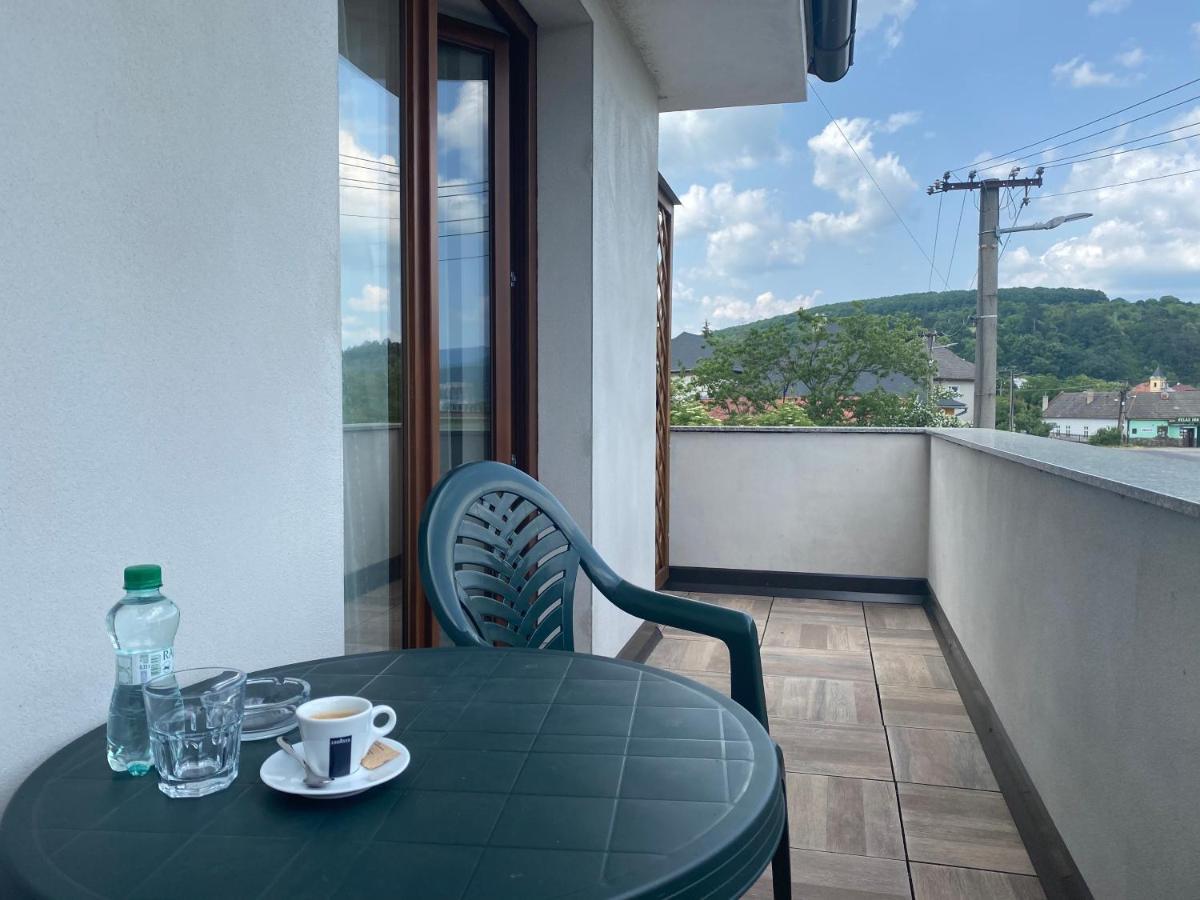 Penzion Pod Tureckom Hotell Trenčianske Bohuslavice Exteriör bild