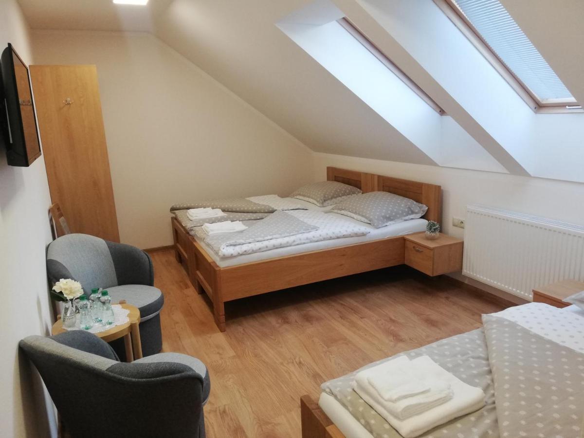 Penzion Pod Tureckom Hotell Trenčianske Bohuslavice Exteriör bild