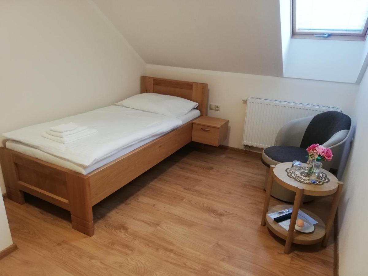 Penzion Pod Tureckom Hotell Trenčianske Bohuslavice Exteriör bild