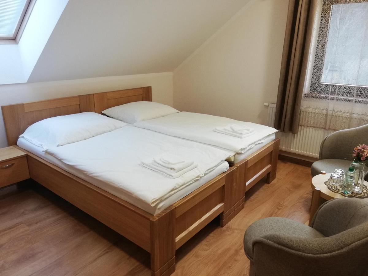Penzion Pod Tureckom Hotell Trenčianske Bohuslavice Exteriör bild