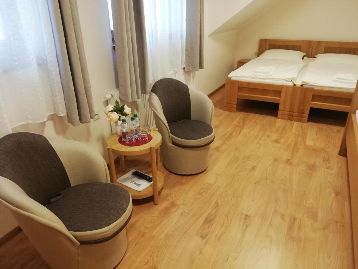 Penzion Pod Tureckom Hotell Trenčianske Bohuslavice Exteriör bild